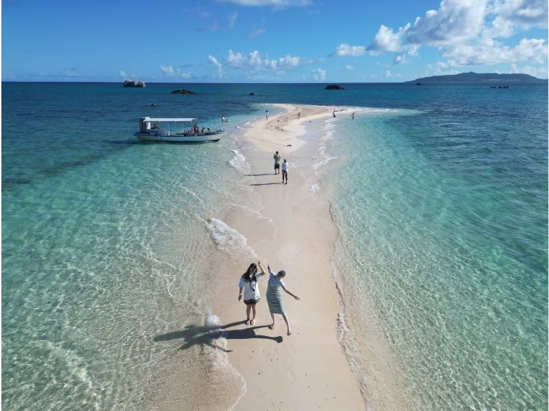 [僅限當地會議 / 石垣島] 幻影島之旅 | 歡迎當天預約、不會游泳者 | 含無人機攝影 | 提供浮潛和竹富島觀光選項 | 約 2 小時 | 半天の紹介画像