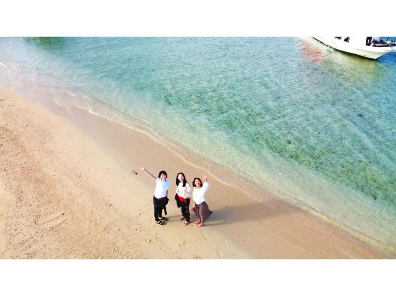 [Ishigaki Island/Taketomi Island] Phantom Island Tour & Taketomi Island Free Sightseeing - Non-swimmers welcome - Snorkeling & Commemorative Drone Photography and Mermaid Experience - All Free (Half Day)の紹介画像