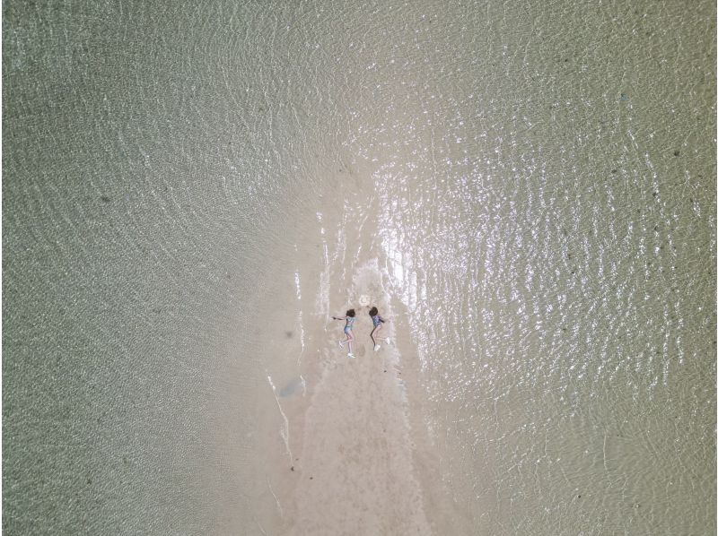 [Ishigaki Island/Taketomi Island] Phantom Island Tour & Taketomi Island Free Sightseeing - Non-swimmers welcome - Snorkeling & Commemorative Drone Photography and Mermaid Experience - All Free (Half Day)の紹介画像