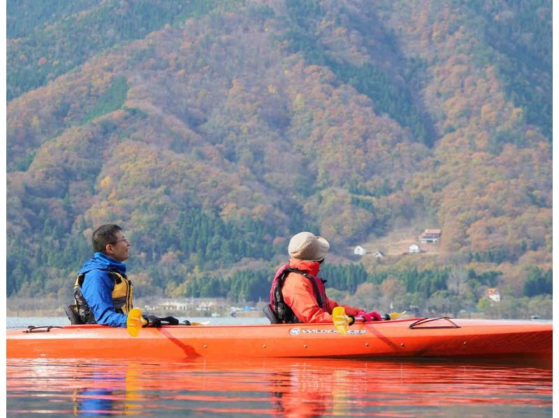 【滋賀・奥琵琶湖】奥琵琶湖の紅葉を楽しむ！大浦湾・奥出湾カヌー体験ツア（半日・午前）の紹介画像