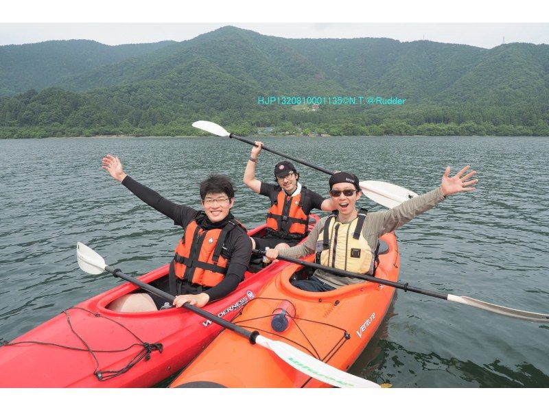 【滋賀・奥琵琶湖】新緑萌ゆる奥琵琶湖畔を楽しむ！大浦湾・奥出湾カヌー体験ツア（半日・午前）の紹介画像