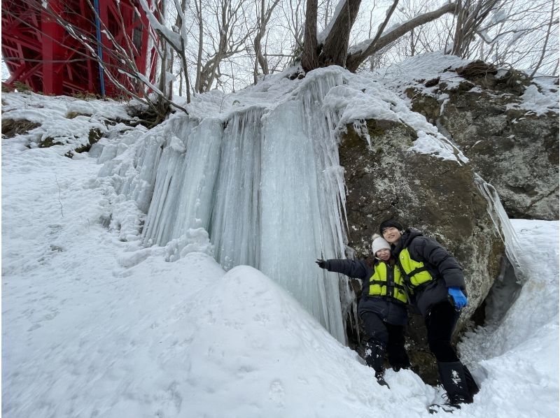 [北海道・札幌・定山渓] 澄んだ空気の中、雪景色を眺めながら川下り～雪見ラフティング～(焚き火＆焼きマシュマロ付き)の紹介画像