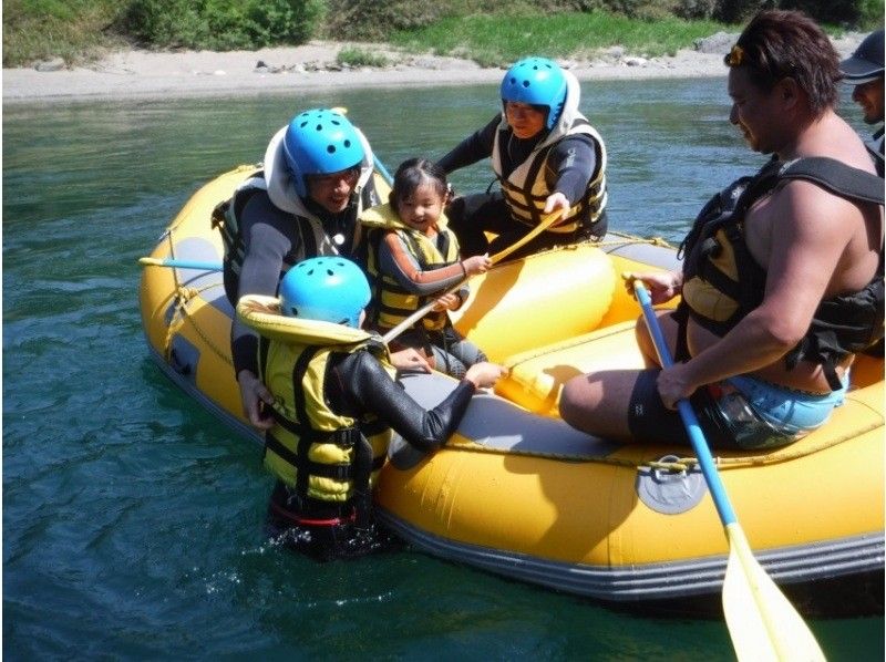 [Gifu Gujo Hachiman Nagaragawa] ☆ Beginners welcome ☆ <3 years old ~ Participation OK! >Recommended for families! Enjoy the Nagara River Rafting Tour AM Courseの紹介画像