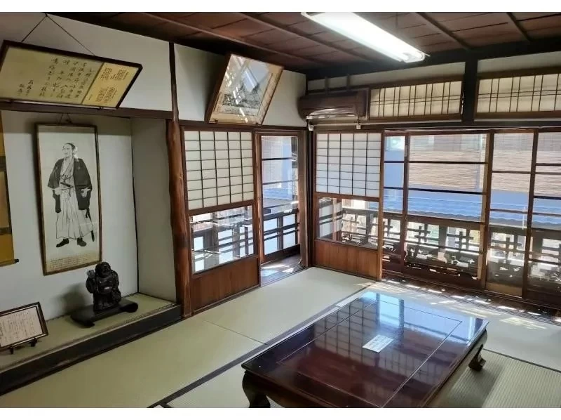 【京都・伏見】祝!!ユネスコ無形文化遺産登録！日本三大酒処伏見の酒蔵見学3時間ツアー（日本酒飲み比べセット・限定清酒アイス・京都ビール付）の紹介画像