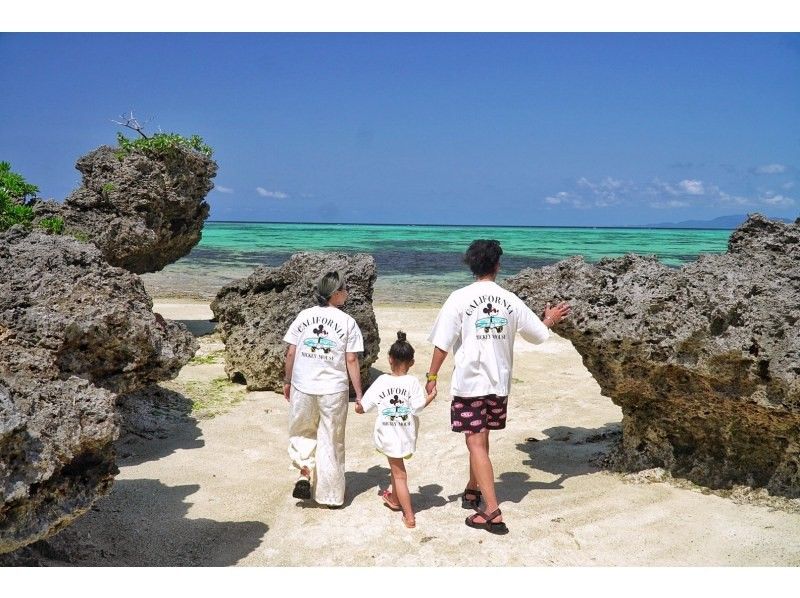 秘境ミステリーフォトツアー☆手つかずの屋良部半島＆川平湾巡り☆冒険の始まり！人気スポット＆絶景テラスで美景を遊び尽くそう♪ミステリープラン☆の紹介画像