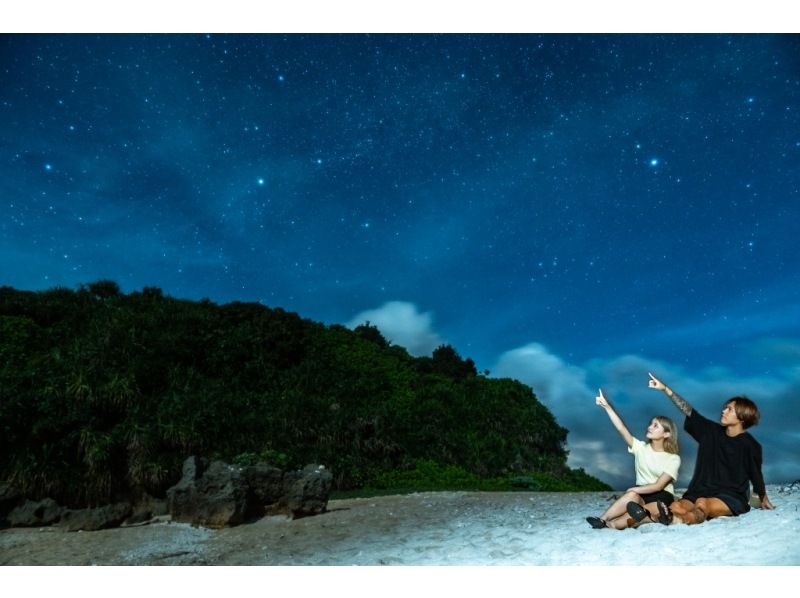 ＜Okinawa, Kouri Island＞ Starry sky photo and space walk in Kouri Island. Each participant will have their photo taken with the stars in the background. It's a great surprise for families, couples, and friends.の紹介画像