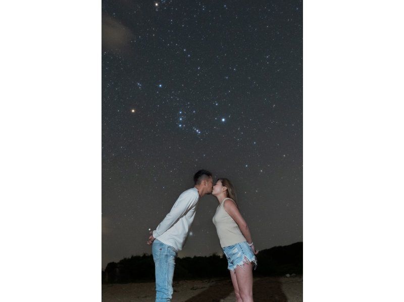 ＜Okinawa, Kouri Island＞ Starry sky photo and space walk in Kouri Island. Each participant will have their photo taken with the stars in the background. It's a great surprise for families, couples, and friends.の紹介画像