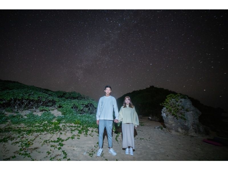 ＜Okinawa, Kouri Island＞ Starry sky photo and space walk in Kouri Island. Each participant will have their photo taken with the stars in the background. It's a great surprise for families, couples, and friends.の紹介画像