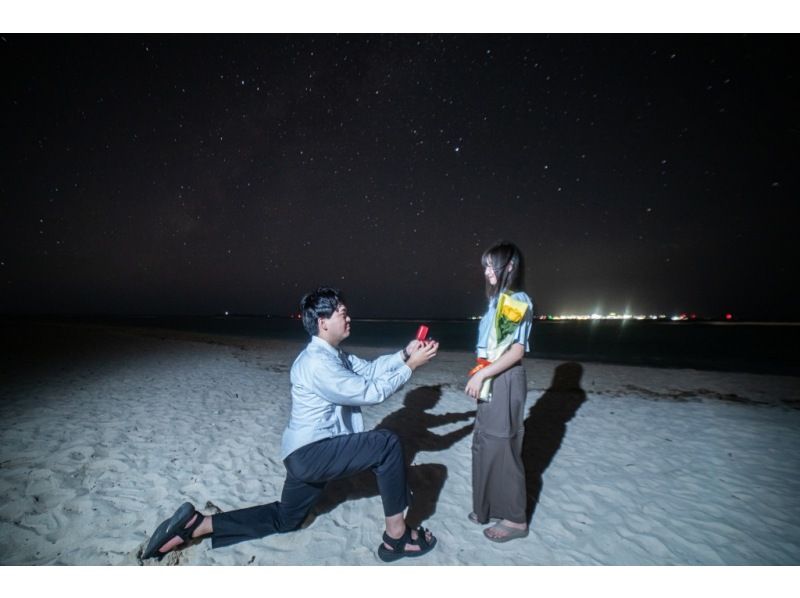 ＜Okinawa, Kouri Island＞ Starry sky photo and space walk in Kouri Island. Each participant will have their photo taken with the stars in the background. It's a great surprise for families, couples, and friends.の紹介画像