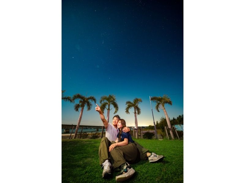 ＜Okinawa, Kouri Island＞ Starry sky photo and space walk in Kouri Island. Each participant will have their photo taken with the stars in the background. It's a great surprise for families, couples, and friends.の紹介画像