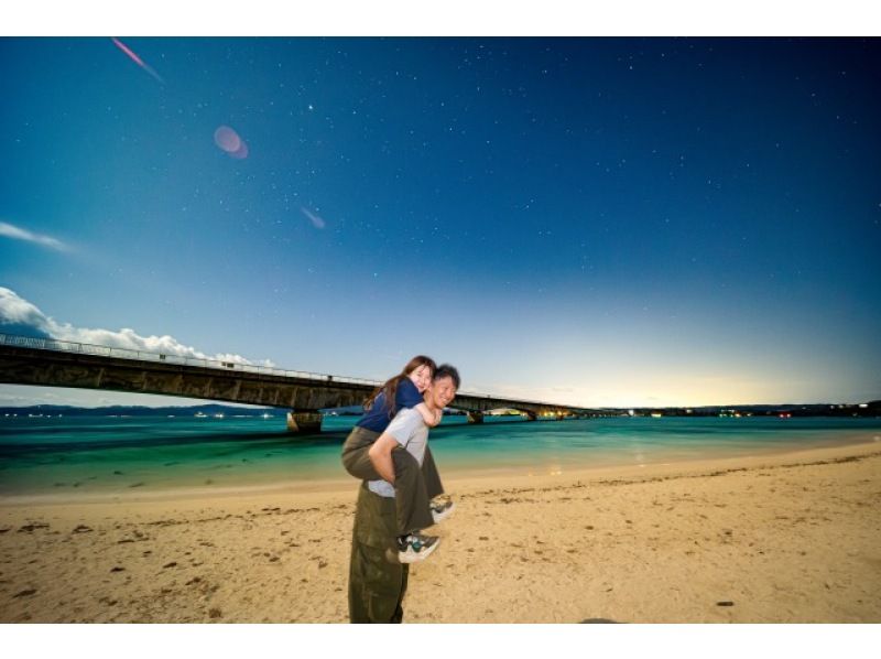 ＜Okinawa, Kouri Island＞ Starry sky photo and space walk in Kouri Island. Each participant will have their photo taken with the stars in the background. It's a great surprise for families, couples, and friends.の紹介画像