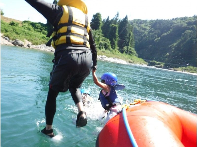 [Gifu Gujo Hachiman Nagaragawa] Recommended for families! ☆ Beginners welcome! 3 years old ~ Participation OK! Enjoy the Nagara River! Rafting tour PM courseの紹介画像