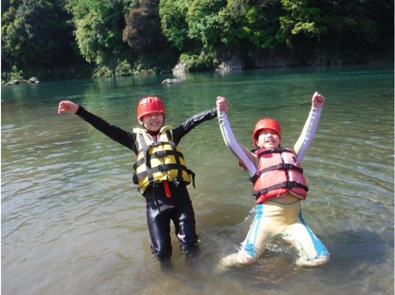 [Gifu Gujo Hachiman Nagaragawa] Recommended for families! ☆ Beginners welcome! 3 years old ~ Participation OK! Enjoy the Nagara River! Rafting tour PM courseの紹介画像