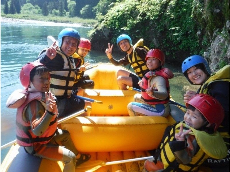 [Gifu Gujo Hachiman Nagaragawa] Recommended for families! ☆ Beginners welcome! 3 years old ~ Participation OK! Enjoy the Nagara River! Rafting tour PM courseの紹介画像