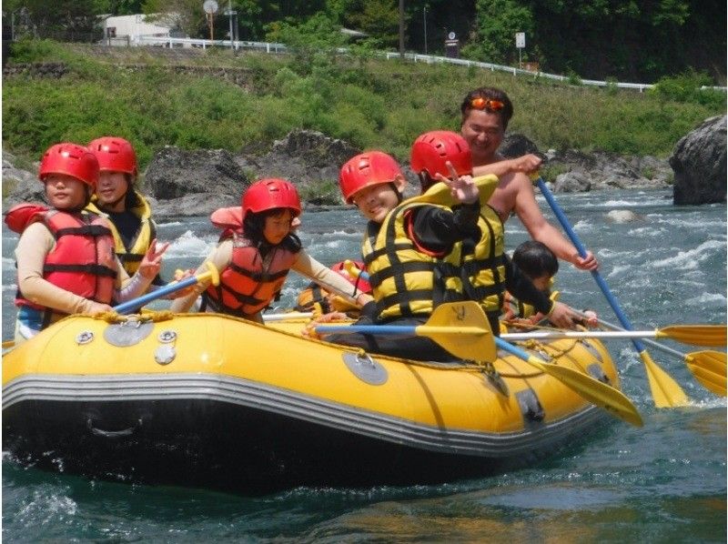 [Gifu Gujo Hachiman Nagaragawa] Recommended for families! ☆ Beginners welcome! 3 years old ~ Participation OK! Enjoy the Nagara River! Rafting tour PM courseの紹介画像