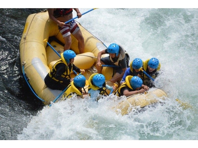 [Gifu Gujo Hachiman Nagaragawa] Recommended for families! ☆ Beginners welcome! 3 years old ~ Participation OK! Enjoy the Nagara River! Rafting tour PM courseの紹介画像