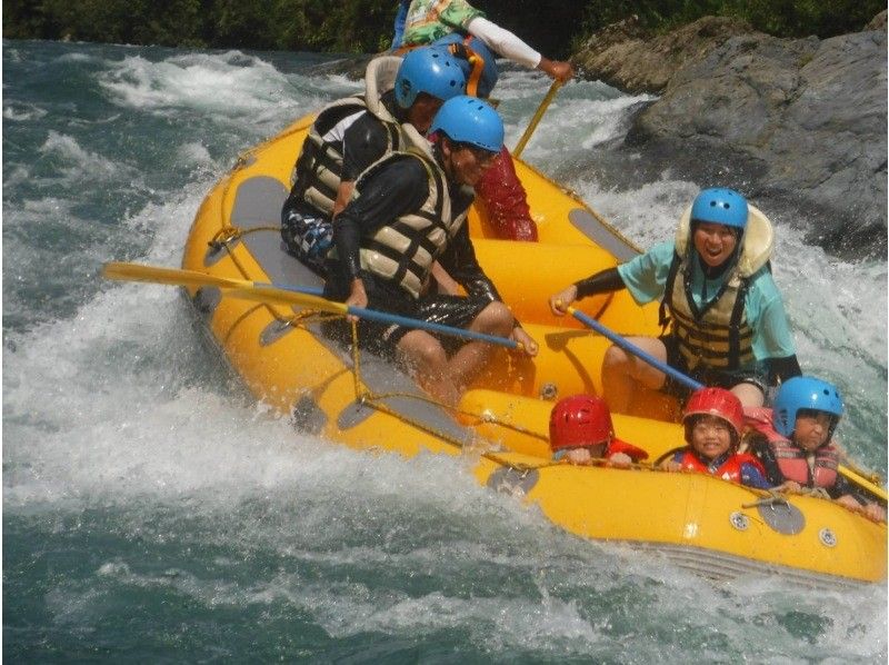 [Gifu Gujo Hachiman Nagaragawa] Recommended for families! ☆ Beginners welcome! 3 years old ~ Participation OK! Enjoy the Nagara River! Rafting tour PM courseの紹介画像