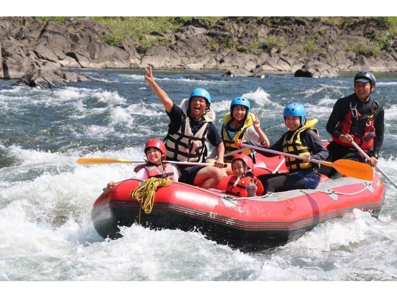 [Gifu Gujo Hachiman Nagaragawa] Recommended for families! ☆ Beginners welcome! 3 years old ~ Participation OK! Enjoy the Nagara River! Rafting tour PM courseの紹介画像
