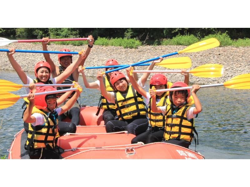 Participation is possible from 5 years old! Hozugawa family rafting [near the station, with parking]. Great adventure to enjoy as a family! Swim, play and have fun! Make memories with the whole family!の紹介画像