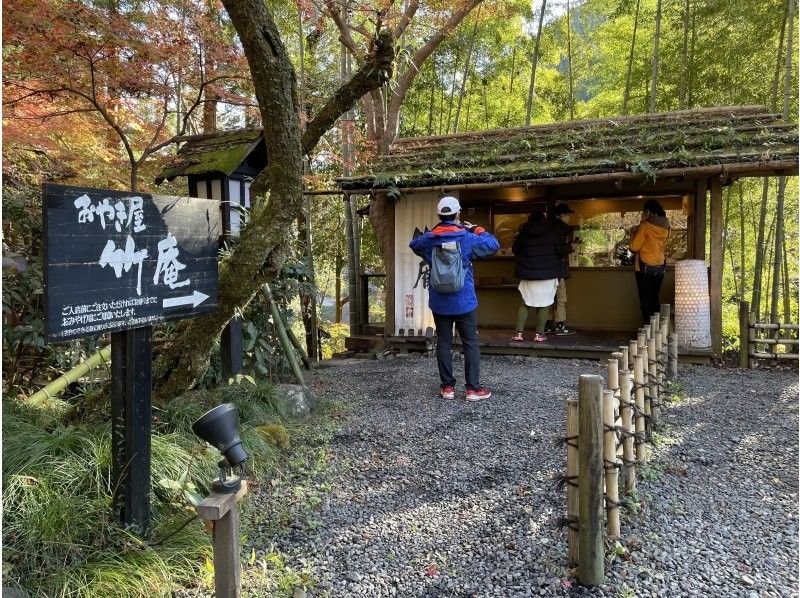 [Musashi Itsukaichi, Tokyo] "Clear streams and unexplored regions of Tokyo" guided tour: Enjoy the Akigawa Valley with electric cycling and river trekking! This is the most popular signboard tour in the area.の紹介画像