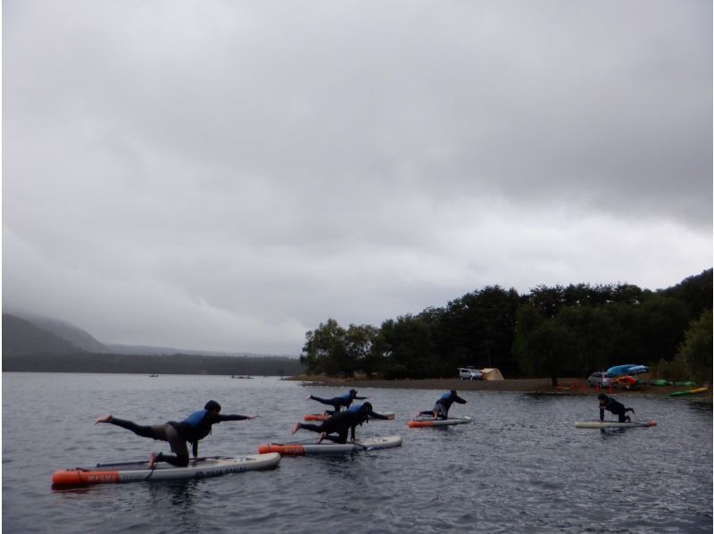 【山梨、富士五湖、西湖】人气活动！ SUP 瑜伽！の紹介画像