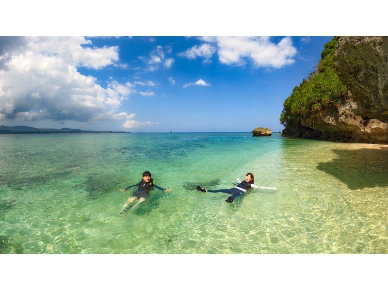 [Okinawa Main Island/Onna Village] First single kayak & snorkeling | Pick-up & lunch included | 1 day tourの紹介画像