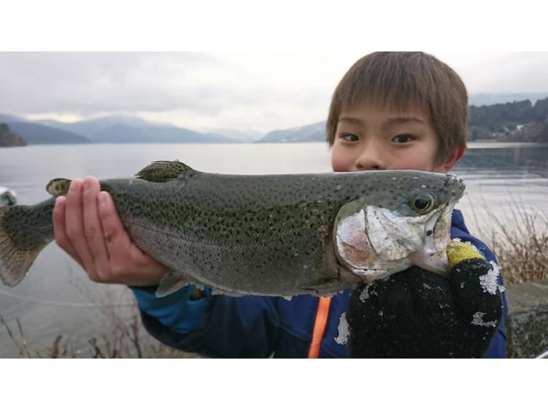 [Akiruno City, Tokyo] *Family friendly* Near Hachioji, near Akiruno Interchange, rainbow trout fishing lure experienceの紹介画像