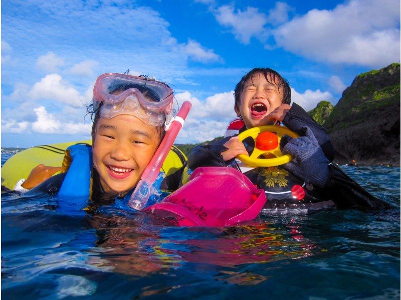 [Okinawa, Onna Village, Gino] Satisfaction No. 1! 12 types of screaming marine play as much as you want & blue cave snorkeling ★ Underwater photography & gifts, feeding and experiences are also free!の紹介画像