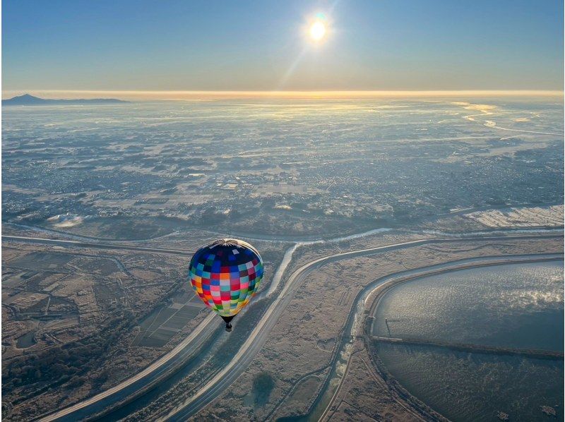 [Saitama] English OK! Drinks and snacks in the sky included! Private plan for a full-scale free flight experience in a hot air balloon at a maximum altitude of 1000m!の紹介画像