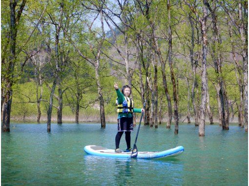 【山形・飯豊】幻想的な白川湖水没林でSUP体験 ♪　週末限定プラン　写真サービス！