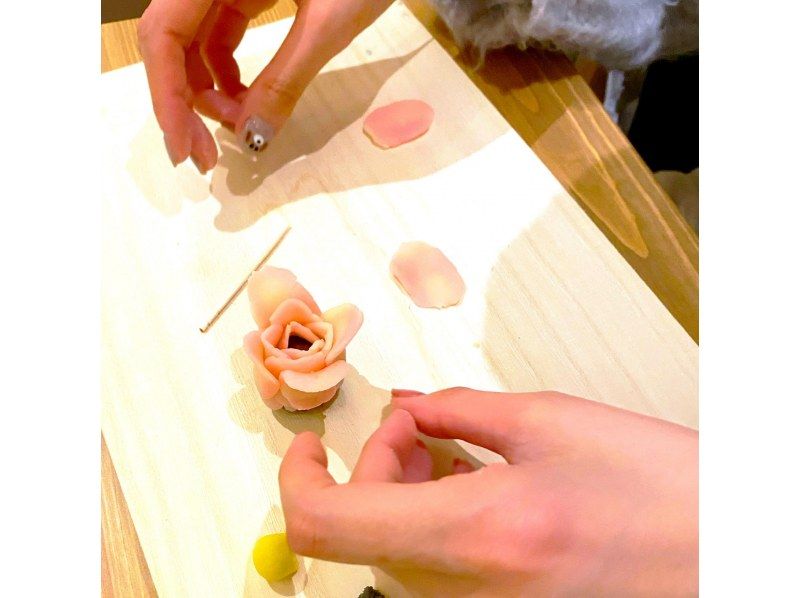 【渋谷】練り切り和菓子体験♪ カップル・女性同士で日本の文化に触れてみませんか？和菓子のお持ち帰りOK！渋谷駅より徒歩2分！の紹介画像