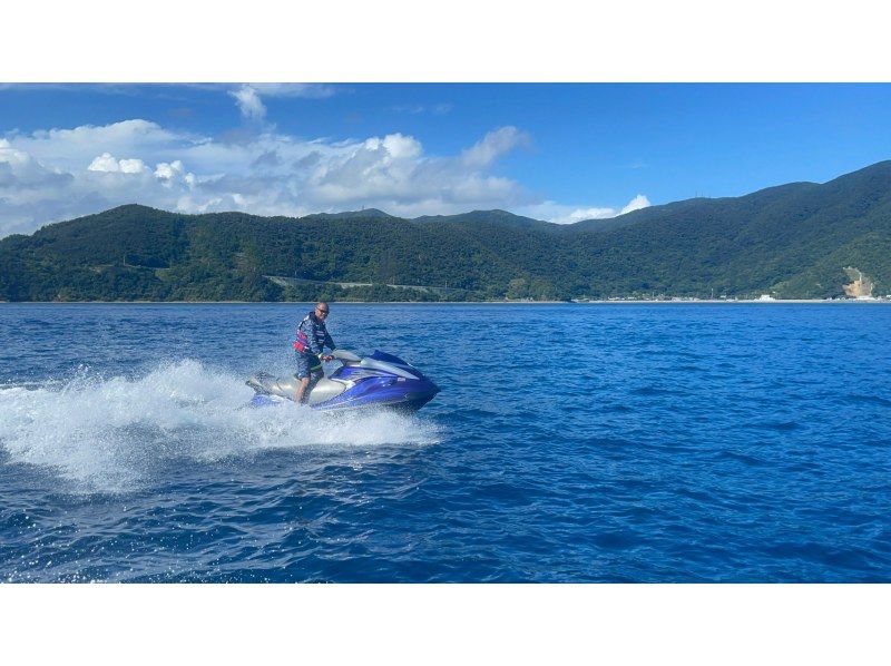 奄美大島　コウトリビーチ【当日予約可能】ボートツアー（120分）★シュノーケルとウェイク又はトーイング付★ドローン等無料撮影付き！の紹介画像