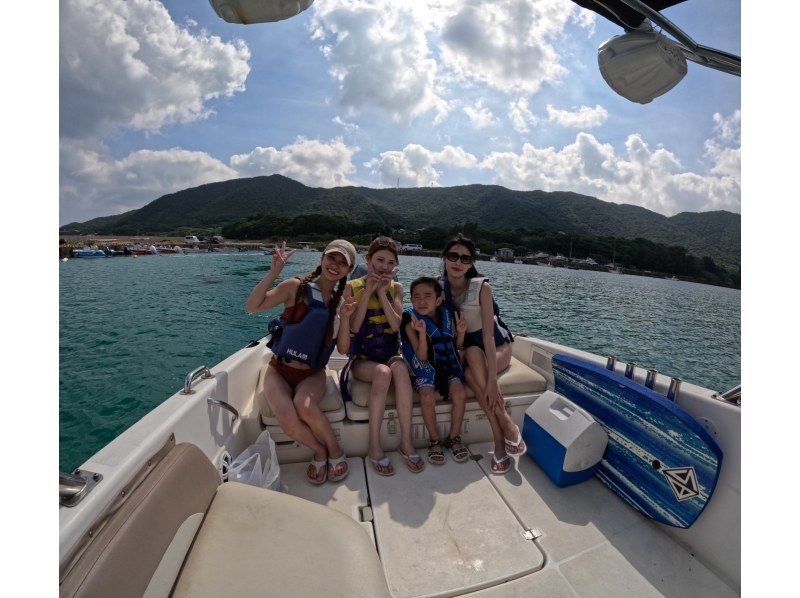 奄美大島　コウトリビーチ【当日予約可能】ボートツアー（120分）★シュノーケルとウェイク又はトーイング付★ドローン等無料撮影付き！の紹介画像