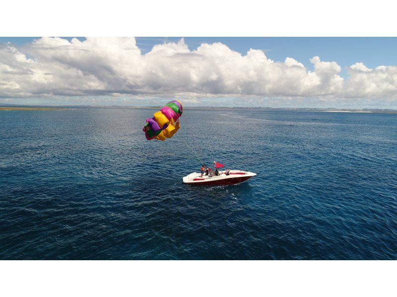 [Discount early bird plan / Regional coupon] Depart from Naha｜Kerama Islands・Superb view Parasailing