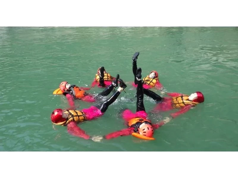 [Yoshino River] [9:00/13:00] half-day rafting with 25 years experience and a trustworthy big smile