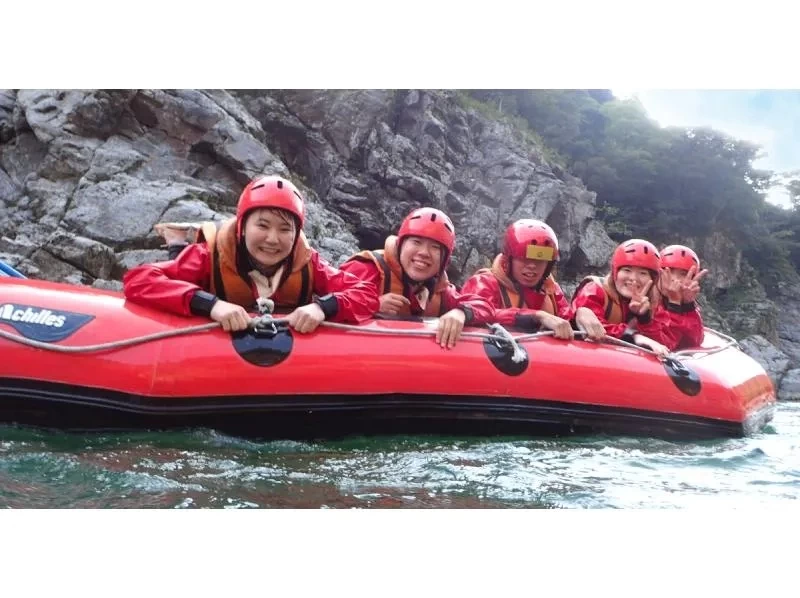 [10:30-] Conquer the Yoshino River! An adventurous journey that challenges you all day long. Kind, courteous and well-established Big Smile staff will guide you. With lunch Set is Ikeda base.の紹介画像