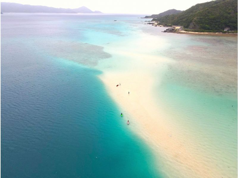 奄美大島★チャンスは年に数回！砂浜が現れる幻のビーチかくれ浜【SUPツアー】120分【地域クーポン対応】ドローン空撮等無料！の紹介画像