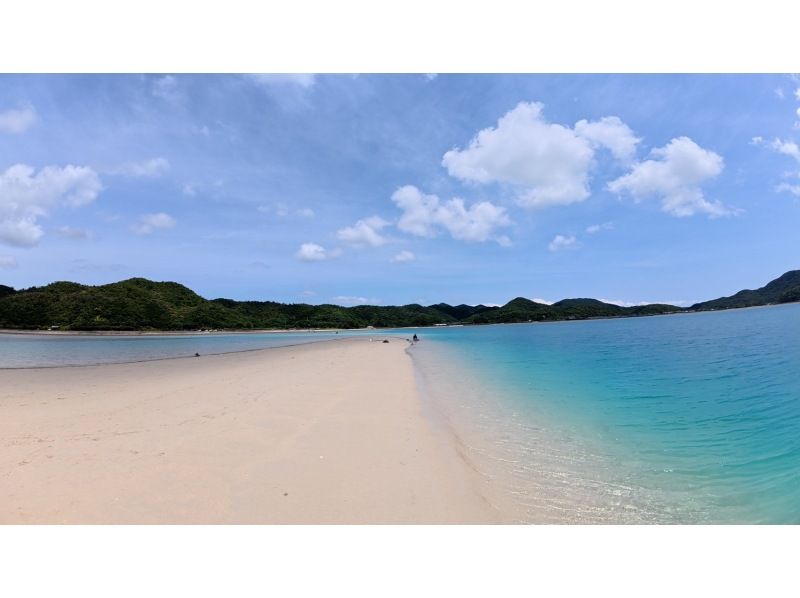 奄美大島★チャンスは年に数回！砂浜が現れる幻のビーチかくれ浜【SUPツアー】120分【地域クーポン対応】ドローン空撮等無料！の紹介画像