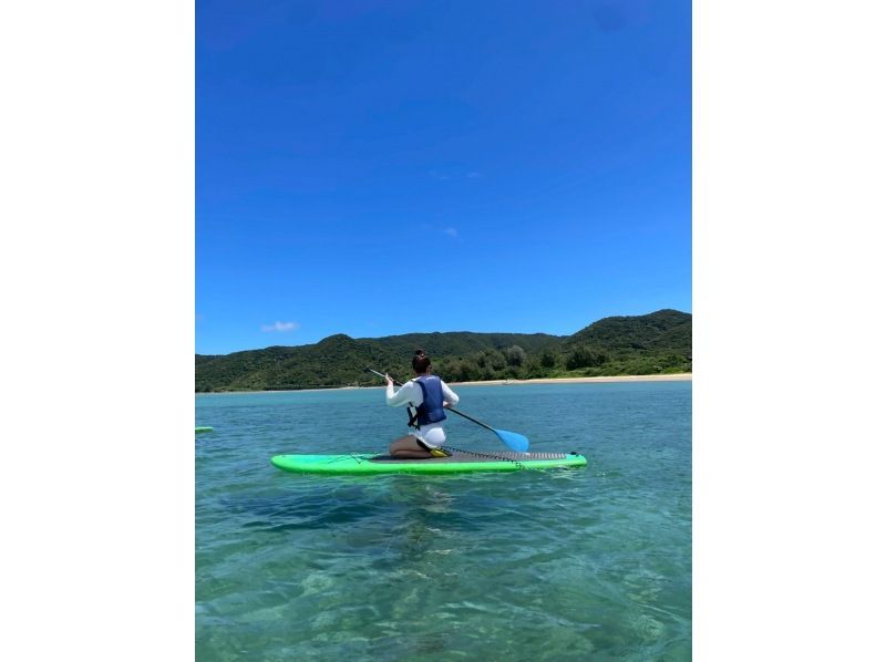 奄美大島★チャンスは年に数回！砂浜が現れる幻のビーチかくれ浜【SUPツアー】120分【地域クーポン対応】ドローン空撮等無料！の紹介画像