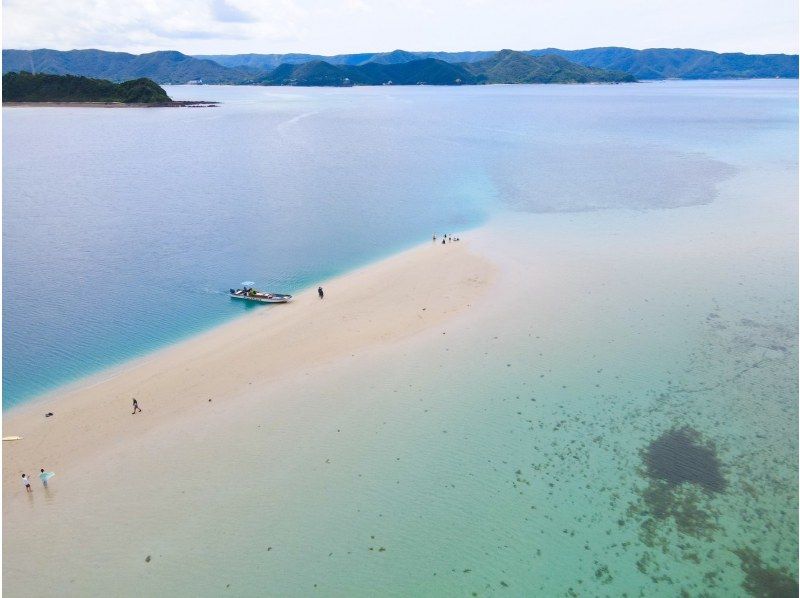 奄美大島★チャンスは年に数回！砂浜が現れる幻のビーチかくれ浜【クリアSUPツアー】120分【地域クーポン対応】※ドローン空撮動画等撮影無料！の紹介画像