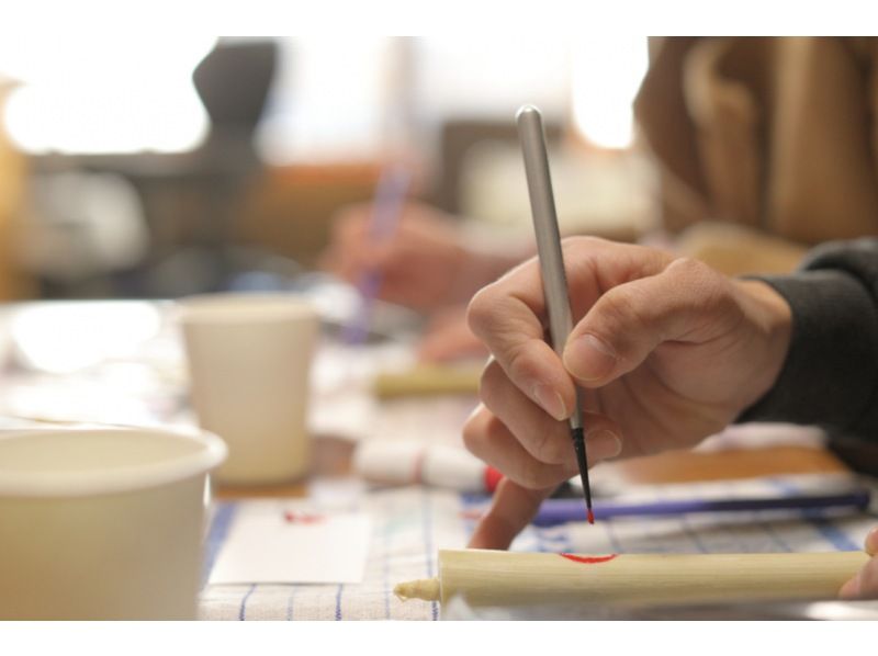 【愛知・岡崎】和ろうそく絵付け体験｜サミット贈答品の老舗工房で手描き絵ろうそく作り・鉄燭台付き・貸切の紹介画像