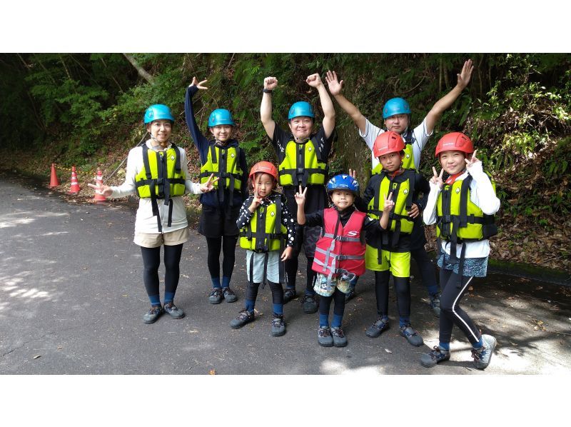 【大分・佐伯市】1組限定【日帰り】夏の藤河内渓谷ｴﾒﾗﾙﾄﾞ渕「沢滑り/飛込み/泳ぎ」(弁当.ｺｰﾋｰ.おやつ/♨️付)【装備無料】７～9月の紹介画像