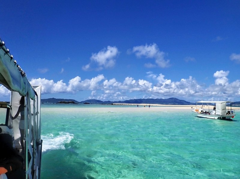 [Ishigaki Island] Tour aimed at landing on the phantom island [Free transportation] ★ Includes snorkeling ♪ Taketomi Island / Iriomote Ferry discount ticket gift! Autumn sale underway!の紹介画像