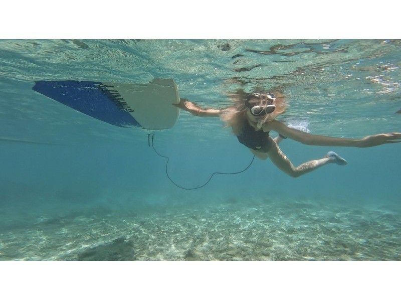 [Private tour limited to one group] SUP & Snorkeling! Enjoy the Okinawan ocean while paddling and drifting. Short movie included.の紹介画像