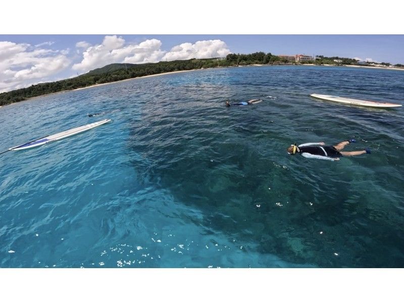 [Private tour limited to one group] SUP & Snorkeling! Enjoy the Okinawan ocean while paddling and drifting. Short movie included.の紹介画像