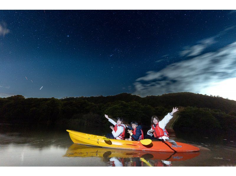 [Okinawa, Nago] Night mangrove kayaking with starry sky bathing and space walk in Wansaka Oura Park ☆ Star commentary & shooting with the stars in the background *Summer is just around the corner! Discount extendedの紹介画像