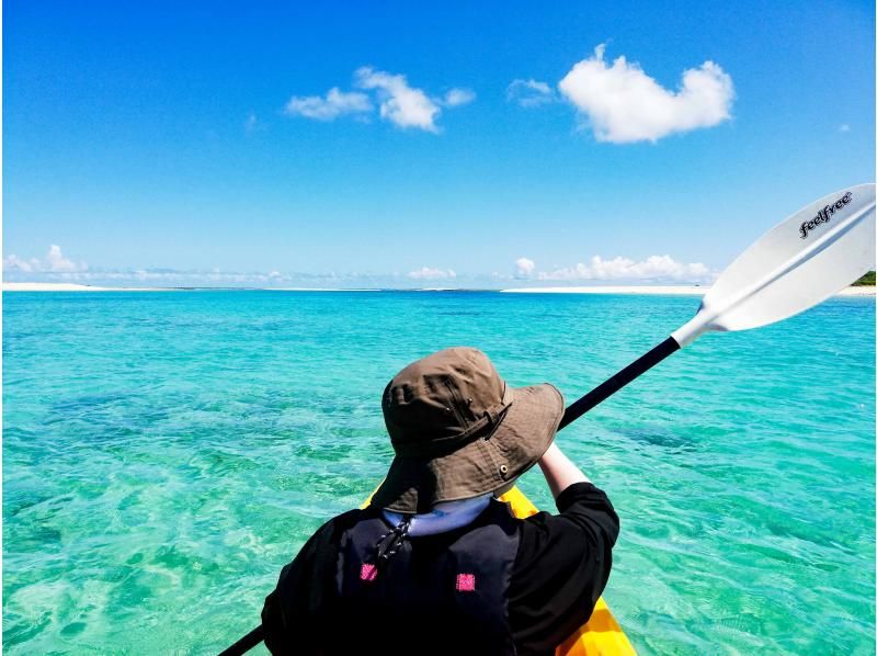 【沖縄・久米島】お手軽シーカヤック体験！！　コバルトブルーの久米島の海を満喫しよう[現地集合プラン](所要時間40分・0歳からOK)の紹介画像