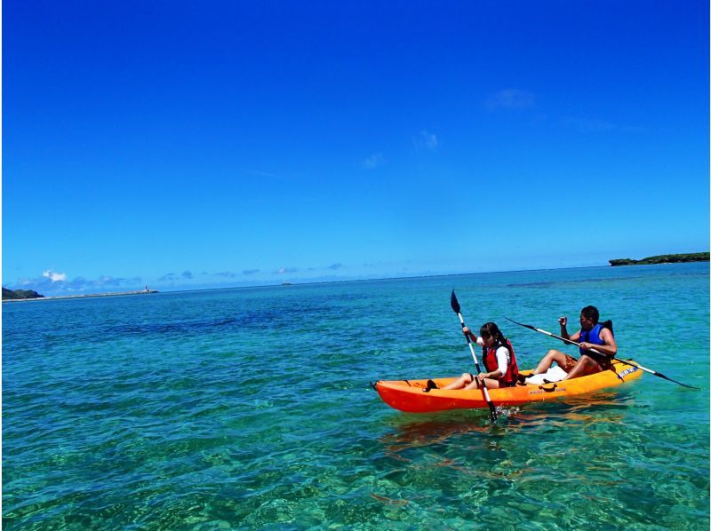 【沖縄・久米島】お手軽シーカヤック体験！！　コバルトブルーの久米島の海を満喫しよう[現地集合プラン](所要時間40分・0歳からOK)の紹介画像