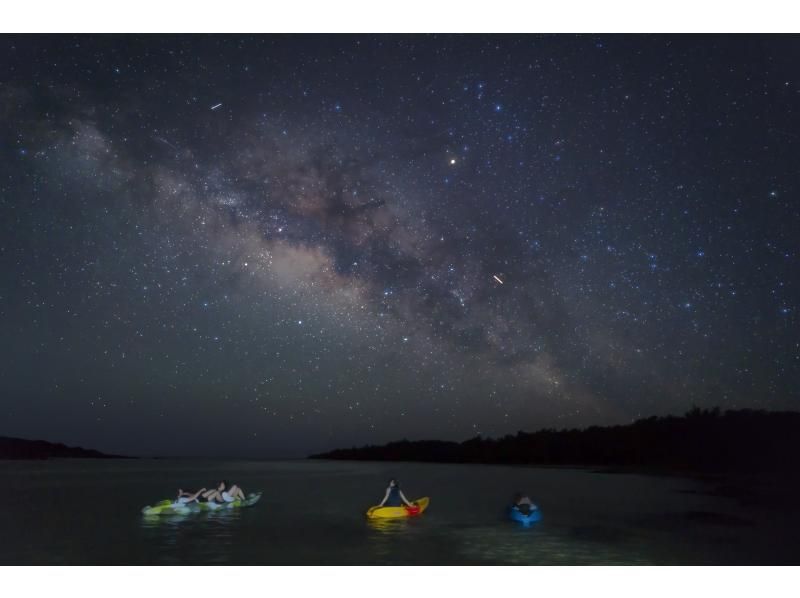 【沖縄・久米島】夕陽と星空の感動体験！！　サンセット&ナイトカヤックツアー　【当日予約OK・夜の久米島の海を満喫するナイトツアー・現地集合】の紹介画像