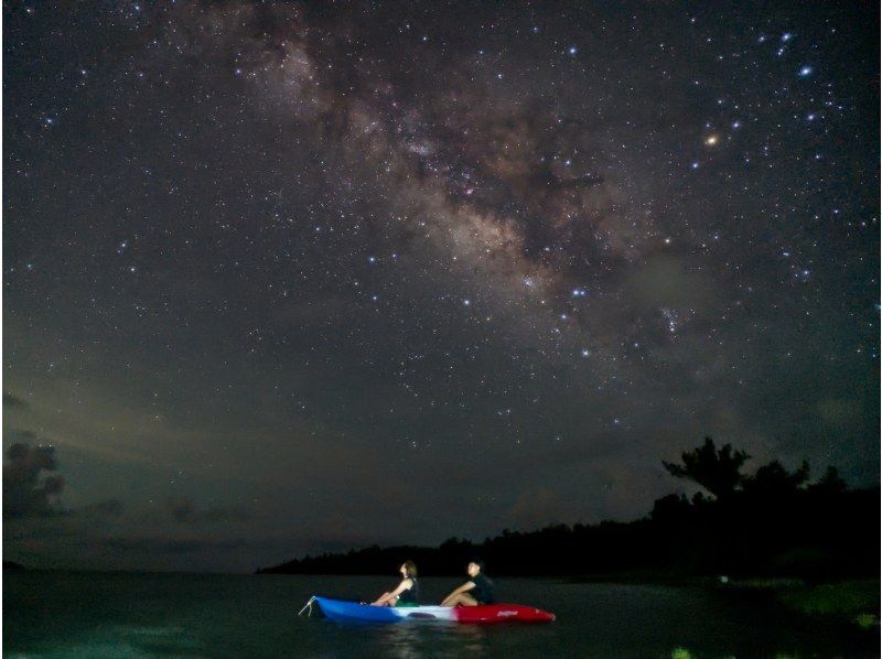 【沖縄・久米島】夕陽と星空の感動体験！！　サンセット&ナイトカヤックツアー　【当日予約OK・夜の久米島の海を満喫するナイトツアー・現地集合】の紹介画像